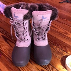 Insulated snow boots.